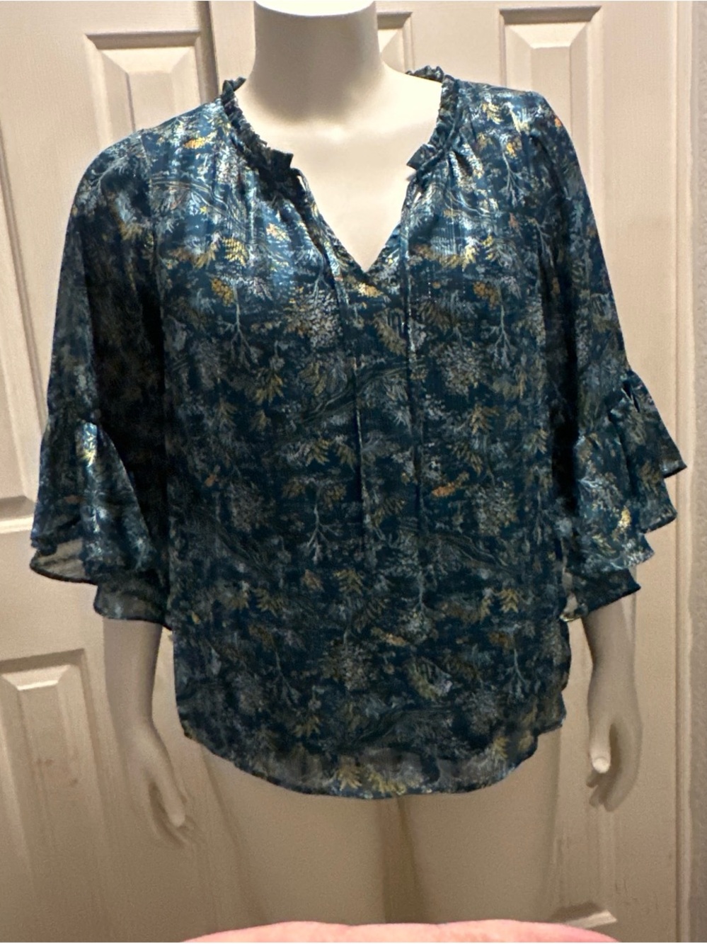 LC Lauren Conrad Teal Floral V-Neck Ruffle Sleeve Blouse